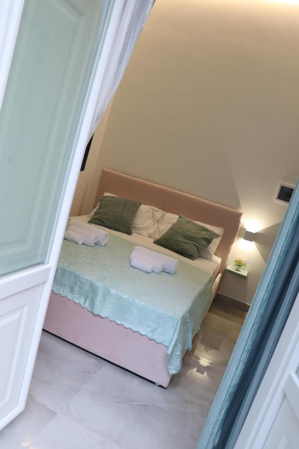 نابولي Barbaro Suite & Apartment المظهر الخارجي الصورة